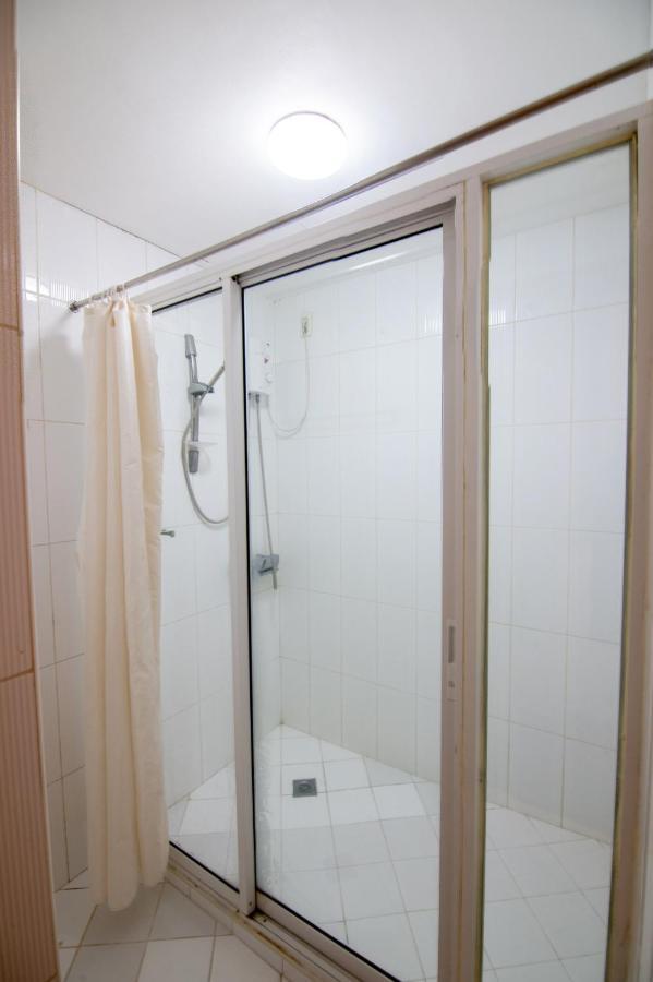 Kiwi Hotel Cebu Екстер'єр фото