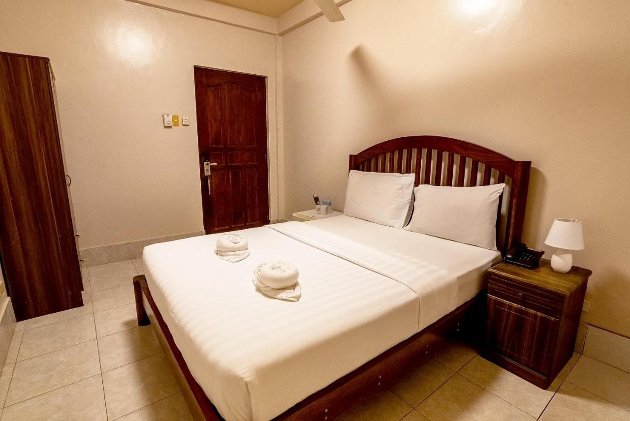 Kiwi Hotel Cebu Екстер'єр фото