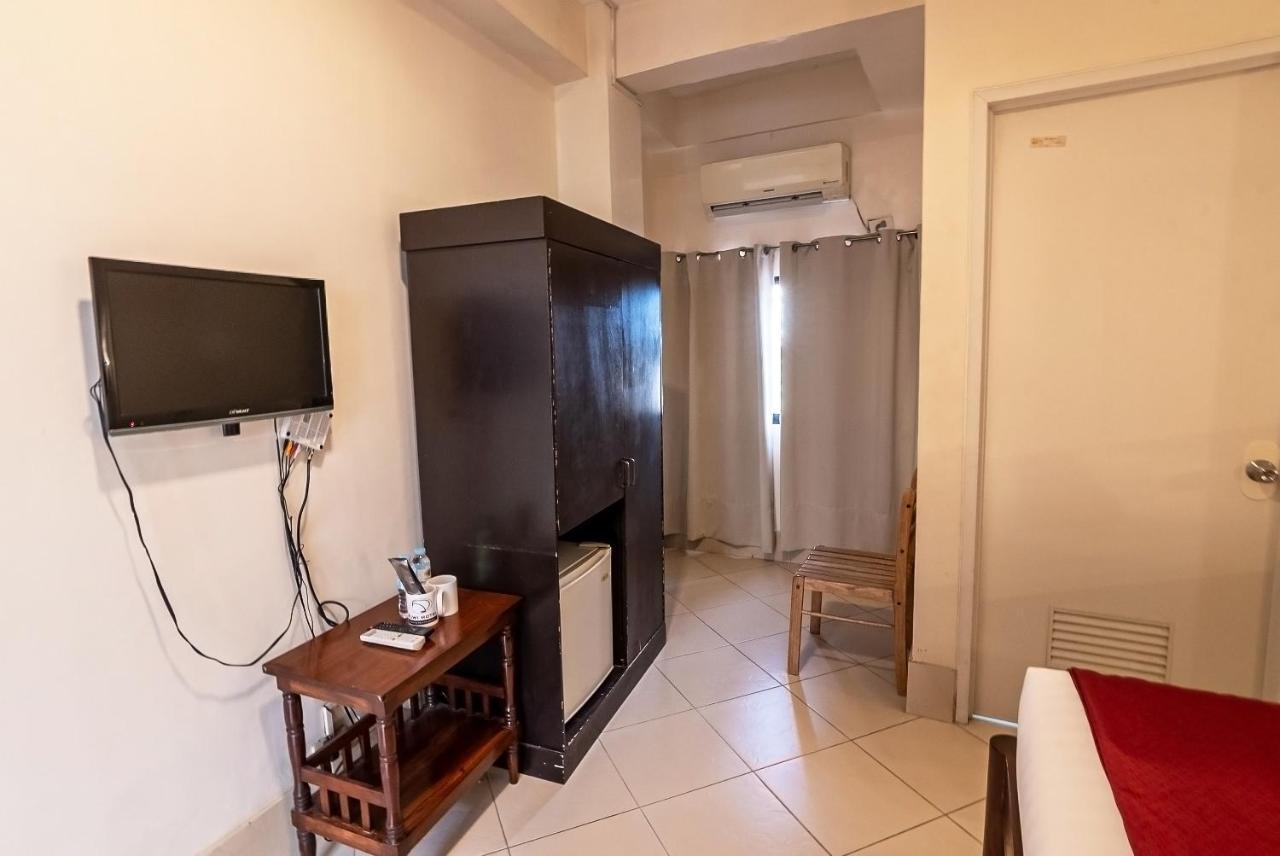 Kiwi Hotel Cebu Екстер'єр фото