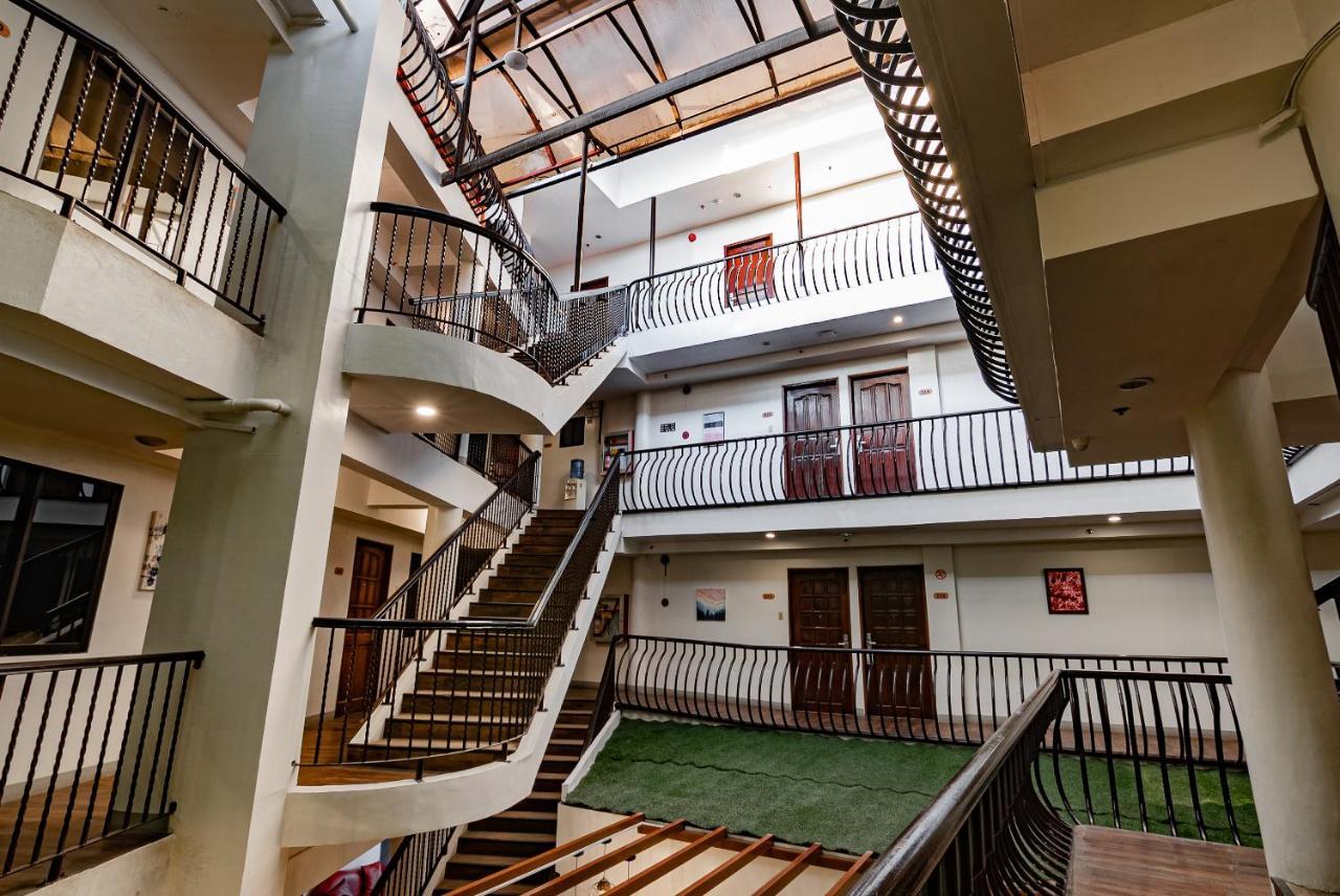 Kiwi Hotel Cebu Екстер'єр фото