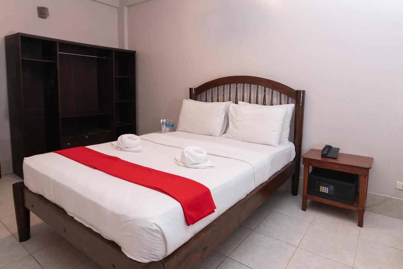 Kiwi Hotel Cebu Екстер'єр фото