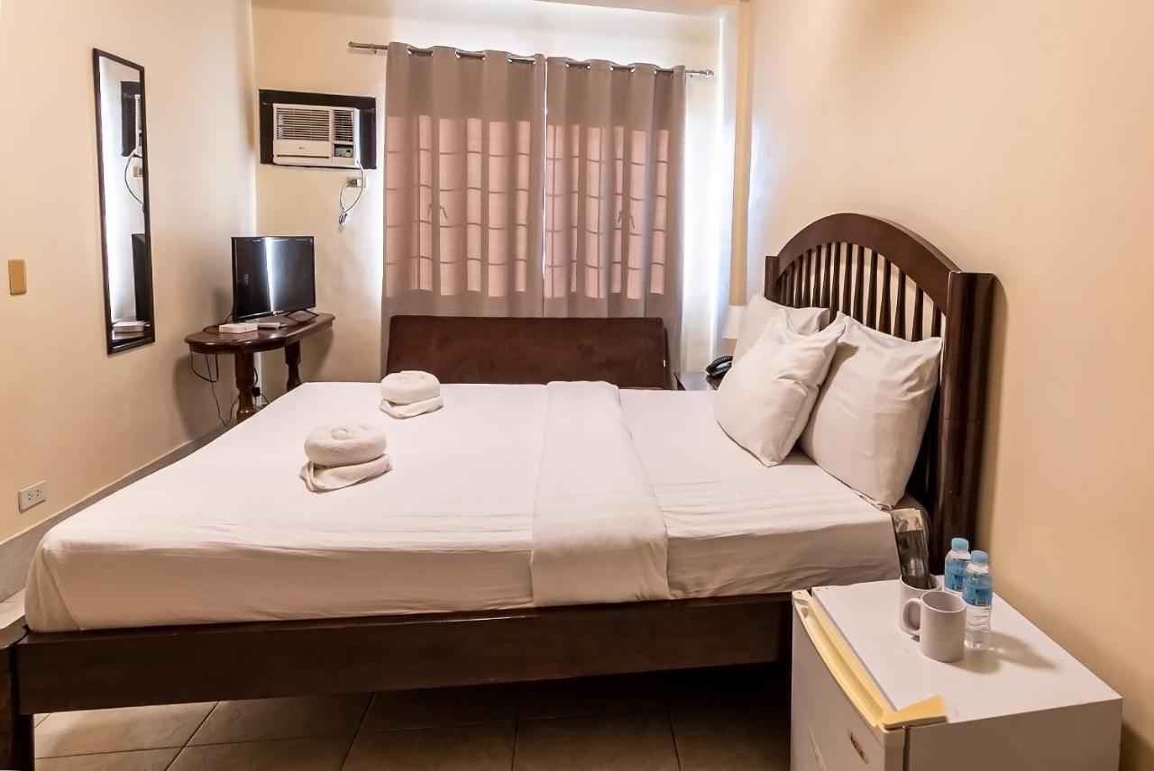 Kiwi Hotel Cebu Екстер'єр фото