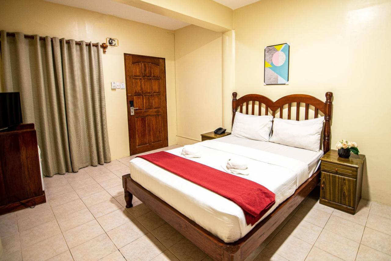 Kiwi Hotel Cebu Екстер'єр фото